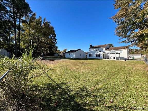 3rd image of 1005 Heretick Ave