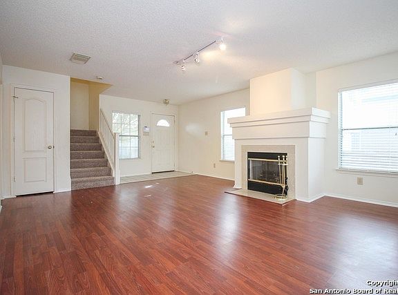 4th image of 7947 Cortland Oak