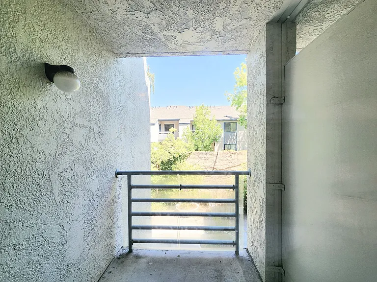 320 Peninsula Ave #213 — Photo 31