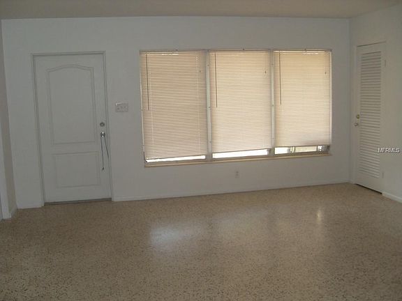 4th image of 2117 Bay St APT 1