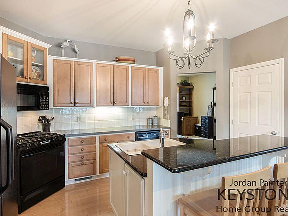 5th image of 3437 40th St SW