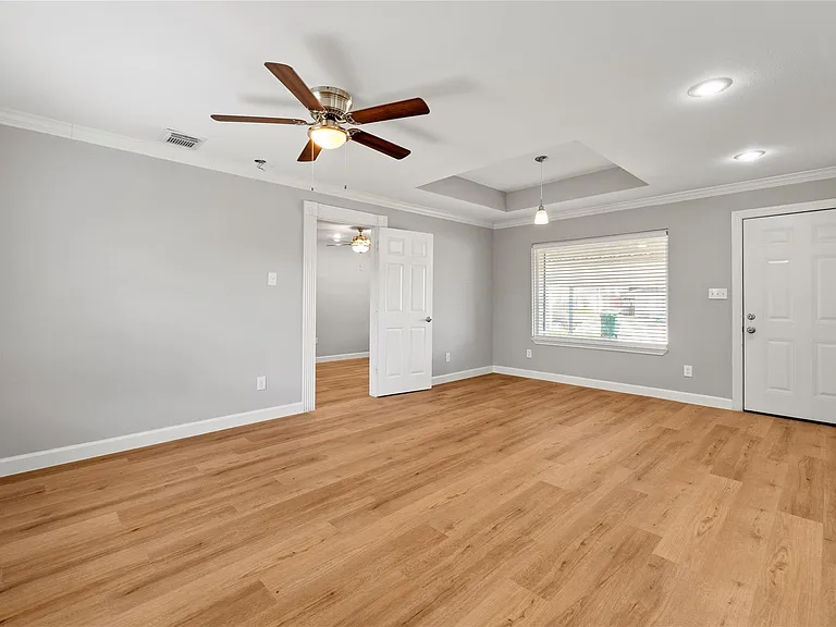 1941 Lynnview Dr — Photo 5