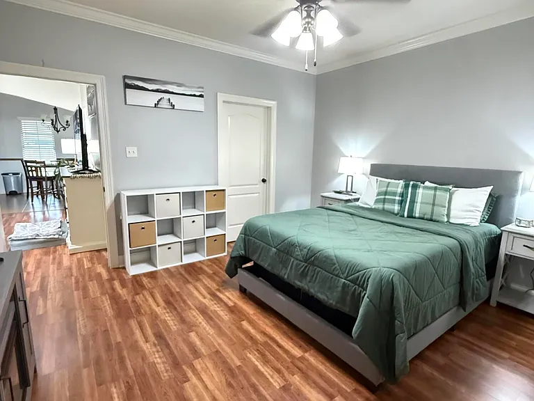 1101 Christopher St — Photo 30