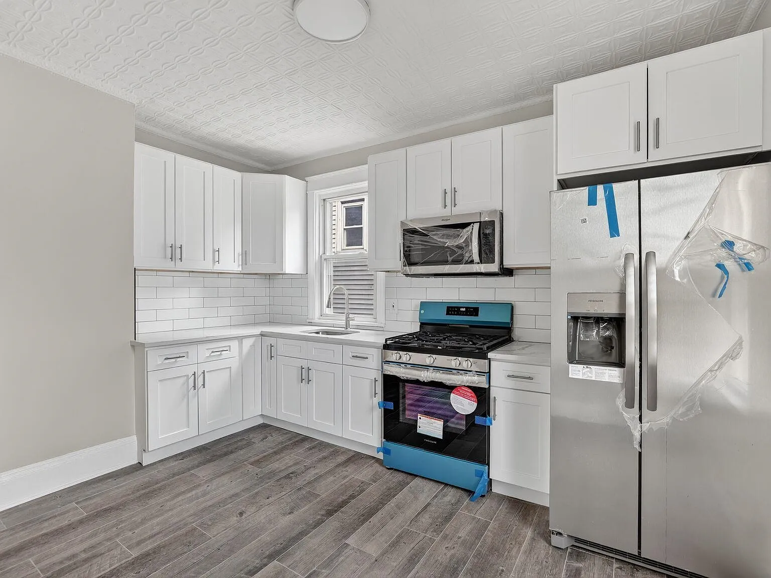 3 bed, 1.0 bath, $2,499 — Photo 2