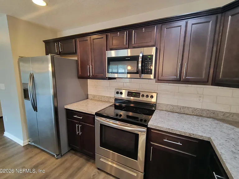 1211 Sarahs Landing Dr — Photo 5