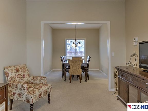 5th image of 208 Longwood Dr
