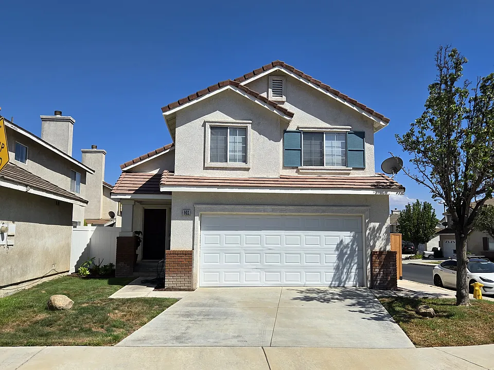 901 Acorn Ln