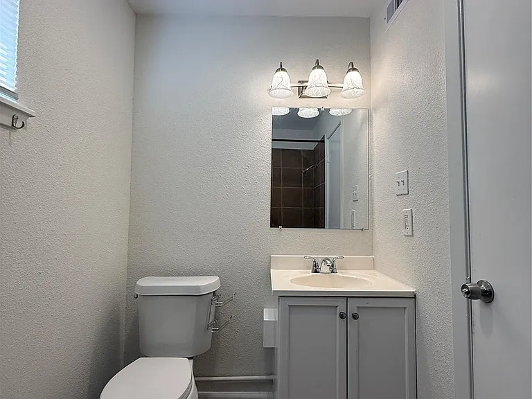 1141 N Durham Dr #17 — Photo 14
