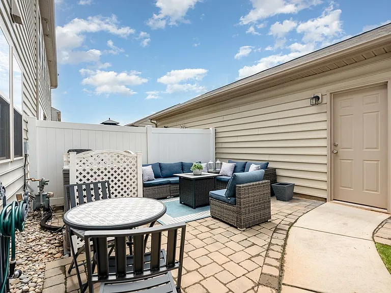 3021 Honeylocust Ln — Photo 24
