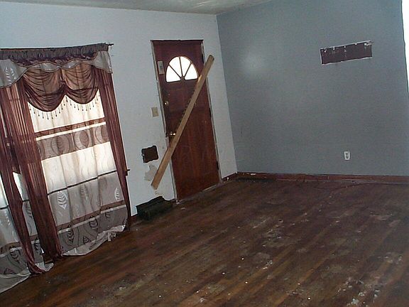 5th image of 3044 Norwood St