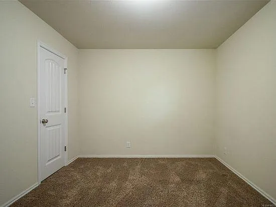 10427 S James St — Photo 10