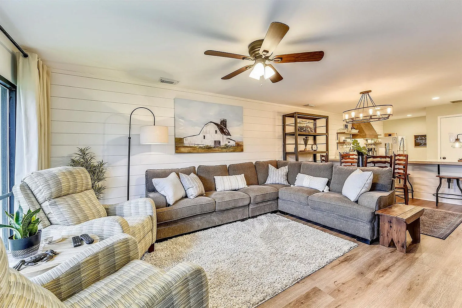 2 bed, 2.0 bath, 1194 sqft, $3,852 — Photo 3