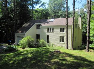 60 Deer Path Ln, Hartford, VT 05047