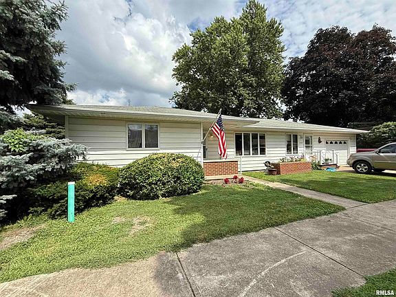 2nd image of 208 S 2nd St