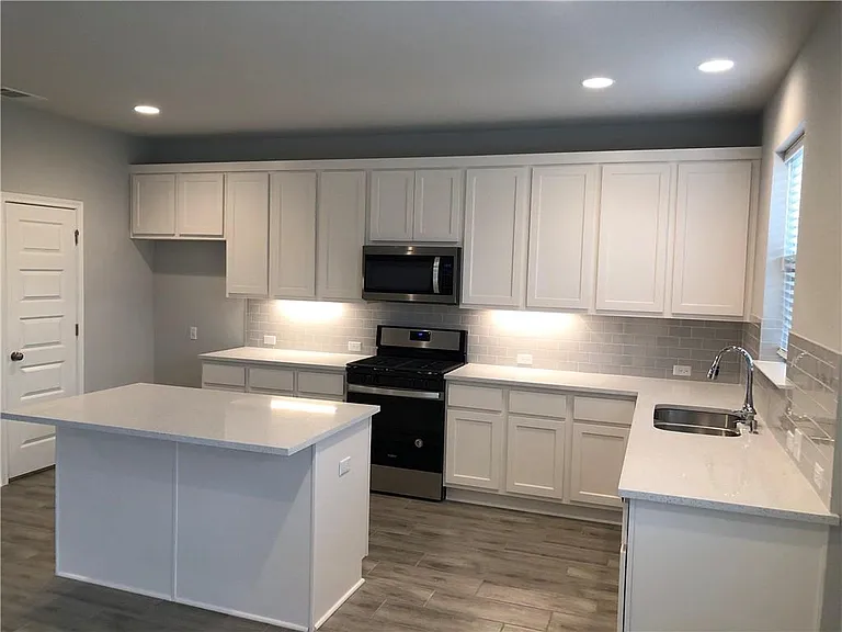 2329 Pecan Island Dr — Photo 9