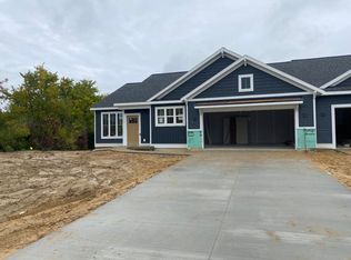 4646 Graystone Rd, Holland, MI 49423