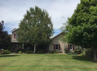 135 N Lakeview Dr, Cazenovia, WI 53924