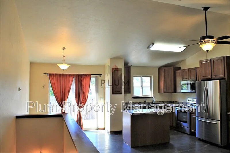 4 bed, 3.0 bath, 1950 sqft, $2,220 — Photo 4