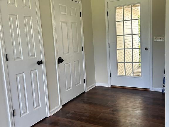4th image of 1049 Breezy Ln