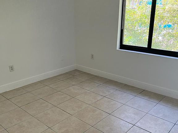5th image of 11098 SW 107th St #Street213