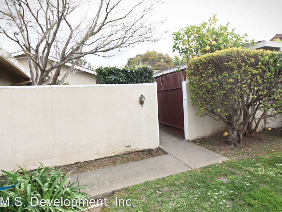 1st image of 1524 Lexington Dr