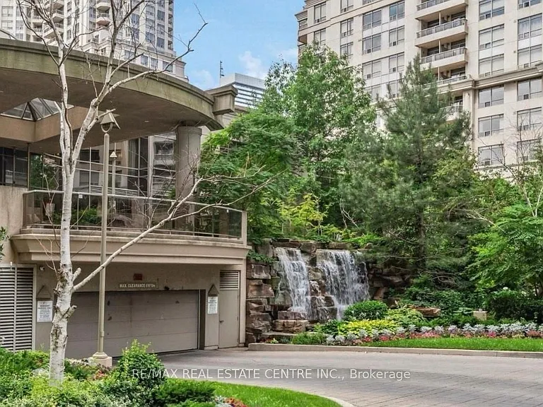 3880 Duke Of York Blvd #1415 — Photo 2