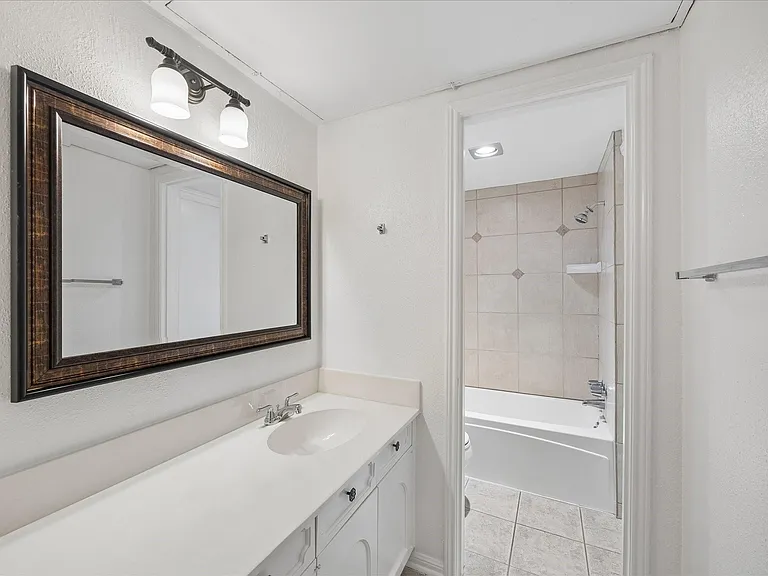2100 Tanglewilde St #286 — Photo 10