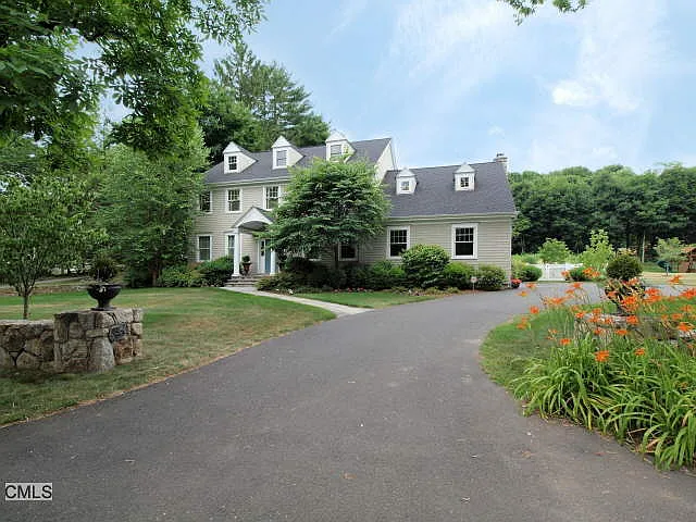 235 Silvermine Ave photo 1