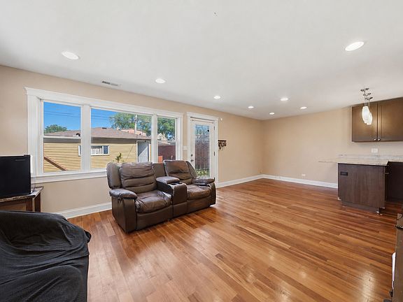 4th image of 3859 N Cumberland Ave