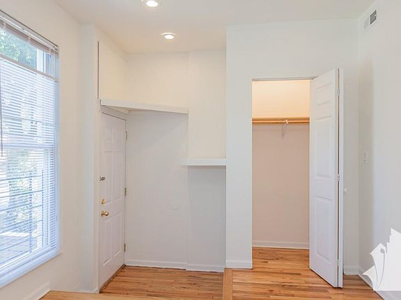 3rd image of 1433 W Oakdale Ave #1A