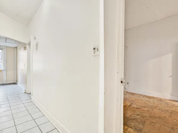 610 Ashford Street image 10 of 32