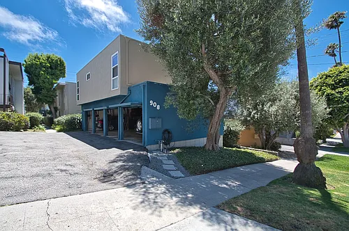 908 1st St Photo 1