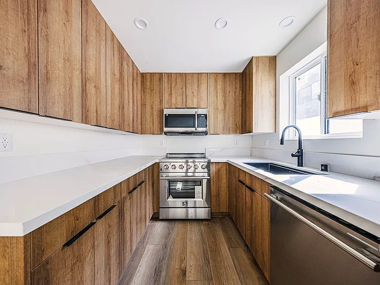 5933 Comey — Photo 11