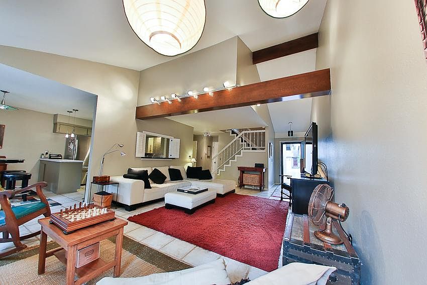Spacious Living Room 