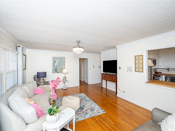 5th image of 401 S Glassy Mountain Rd