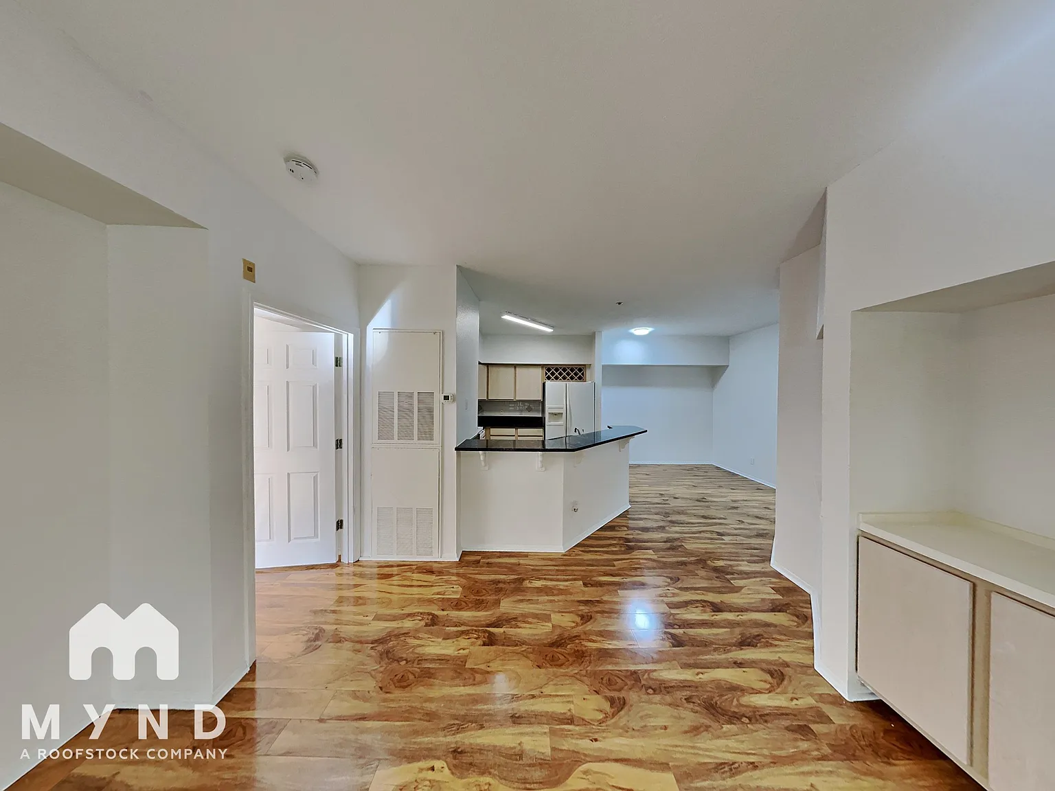 2 bed, 2.0 bath, 890 sqft, $1,650 — Photo 2