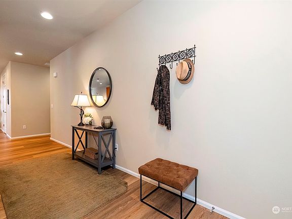 4th image of 6721 Seaglass Avenue SE