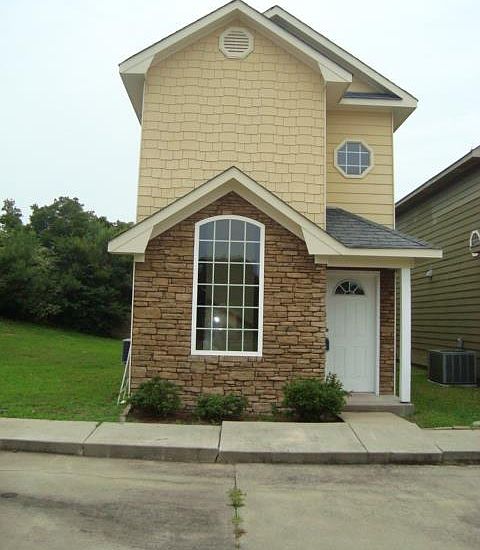 1st image of 11 Arbor Cove Dr
