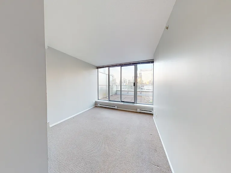 828 Howe St — Photo 48