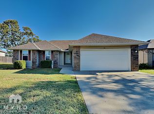 901 Wesley Rd, Nixa, MO 65714