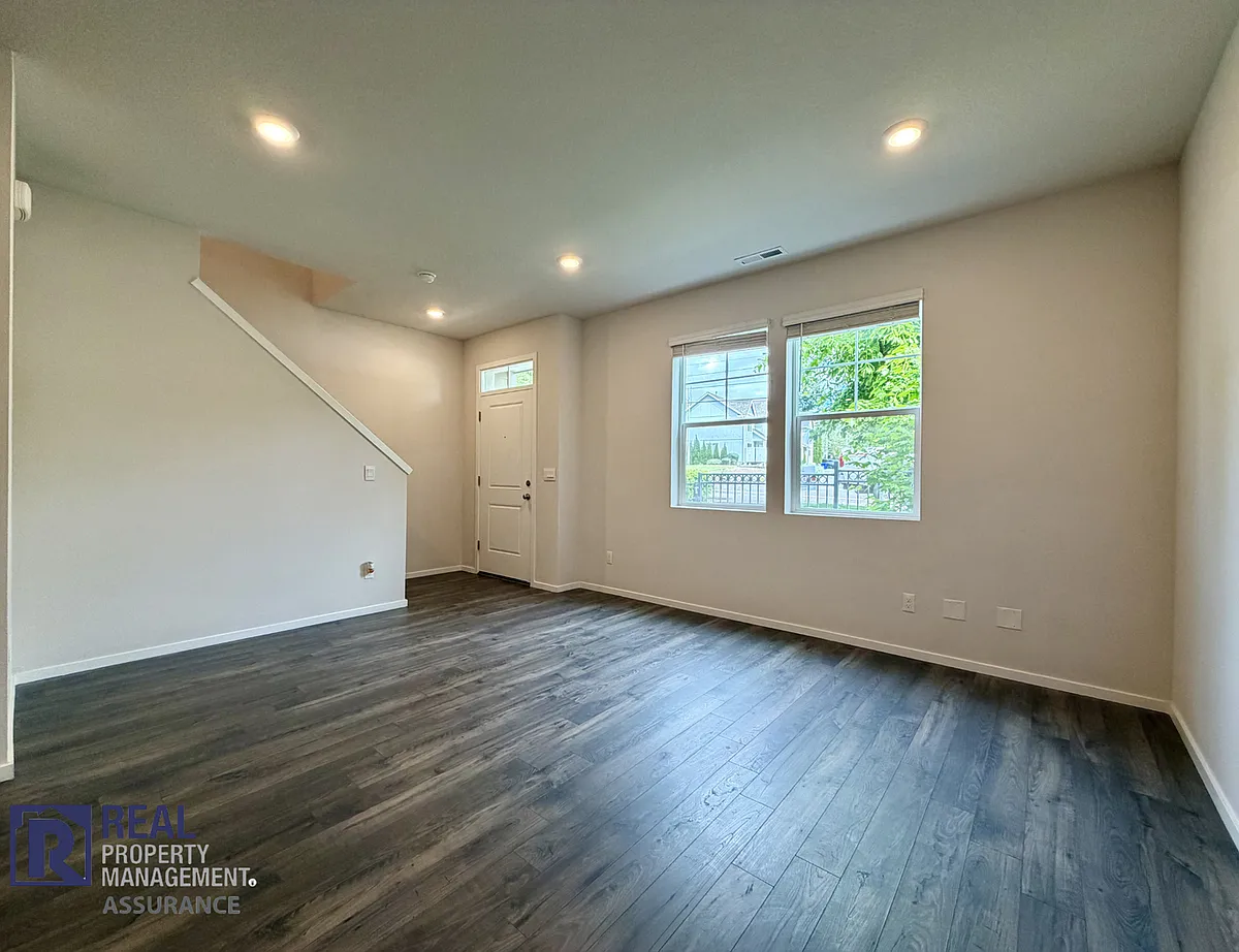 Building Photo - 873 N 19th Ave