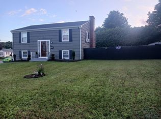 12 Country Rd, Woonsocket, RI 02895