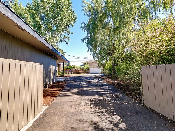 3rd image of 5300 SE Sierra Vista Dr