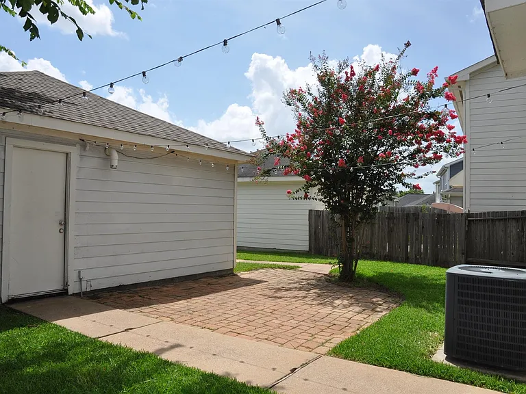 20734 Settlers Lake Cir N — Photo 32
