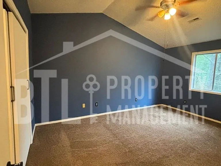 513 Lakewood Rd — Photo 13