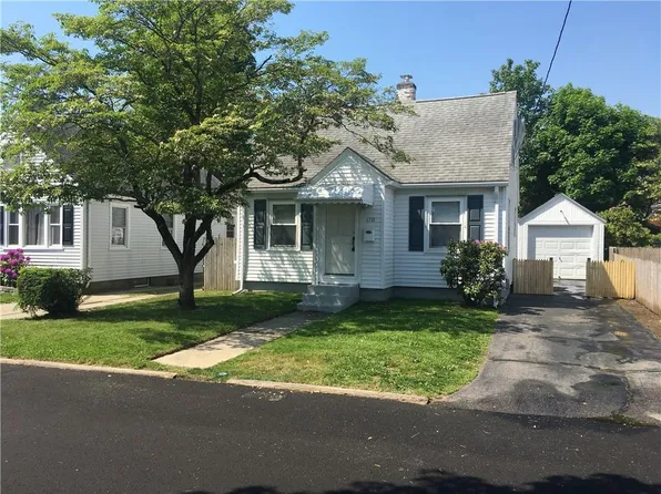 110 Westcott Ave, Cranston, RI 02910