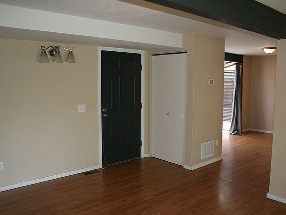 5th image of 298 W Elm St