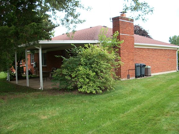 Covered rear patio
