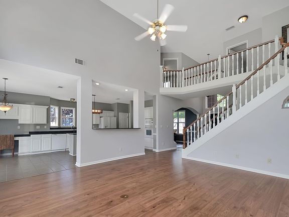 5th image of 4064 Fir Hill Dr E