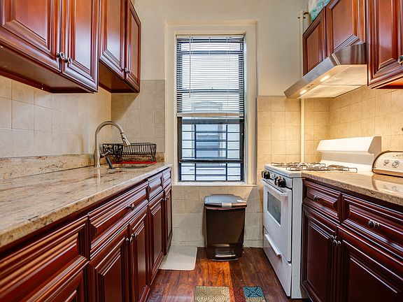 2nd image of 2207 19th St APT 43